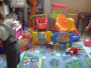 Léa et Nathan , départ pour la piscine