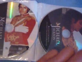 Ma valise contenant 32 DVD de Michael Jackson The Ultimate C
