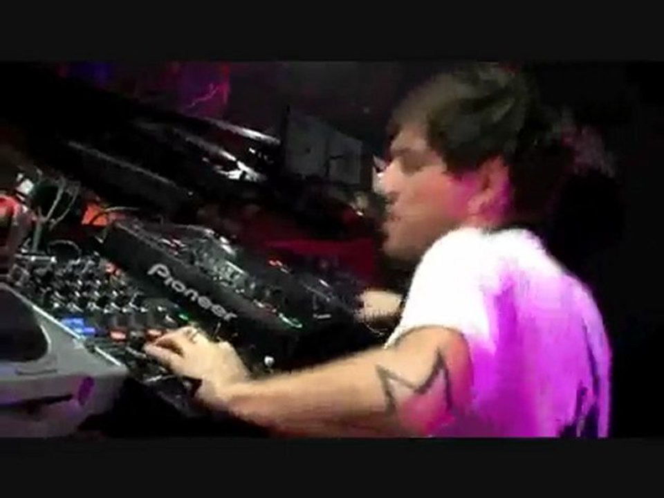 Teaser Quentin Mosimann EXHBITION TOUR