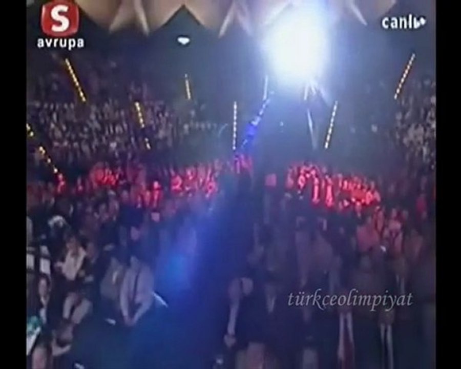 Yeni bir dünya kuruyoruz sahne Almanya 8.Türkçe Olimpiyatı