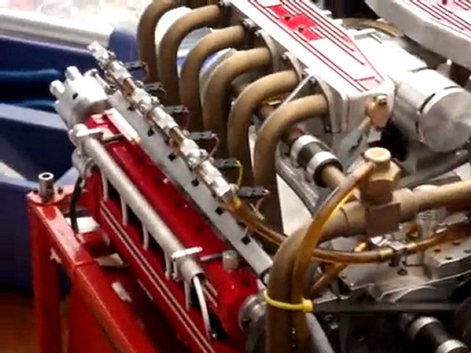 Modèle réduit de moteur Ferrari Testarossa 12 cylindres (2)