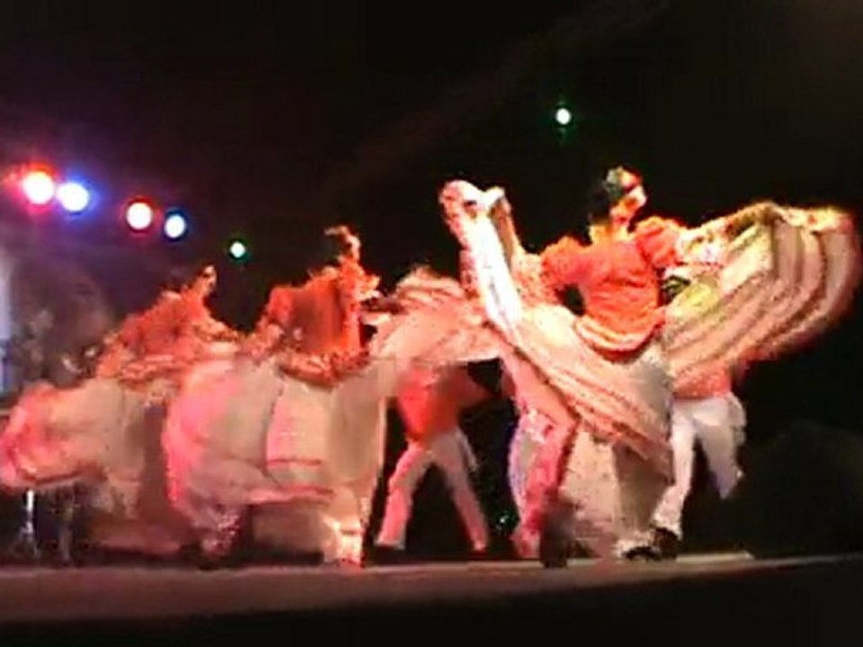 TEVE ESPACINSULAR BAILE TIPICO DOMINICANO