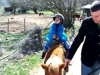 Nina à poney