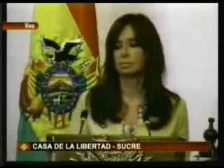 Cristina Fernández arribó a Bolivia y rindió homenaje a Juan