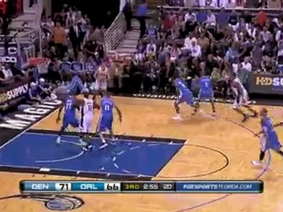 Dwight Howard's block on Carmelo Anthony leads to a three-ba