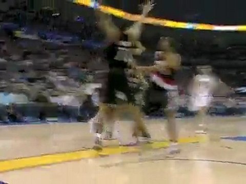 Jeff Green throws down a big jam off the feed from Russell W