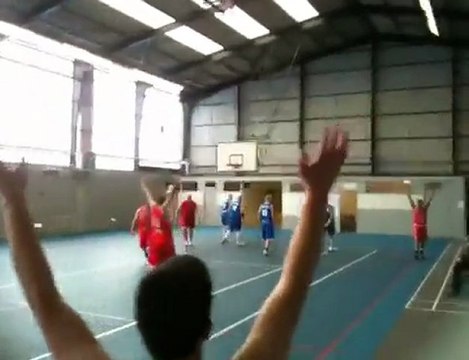 Panier Jean Yves à 3 points contre le Port Autonome