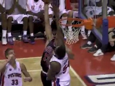 Joakim Noah rises up and throws down a nasty dunk over Jason