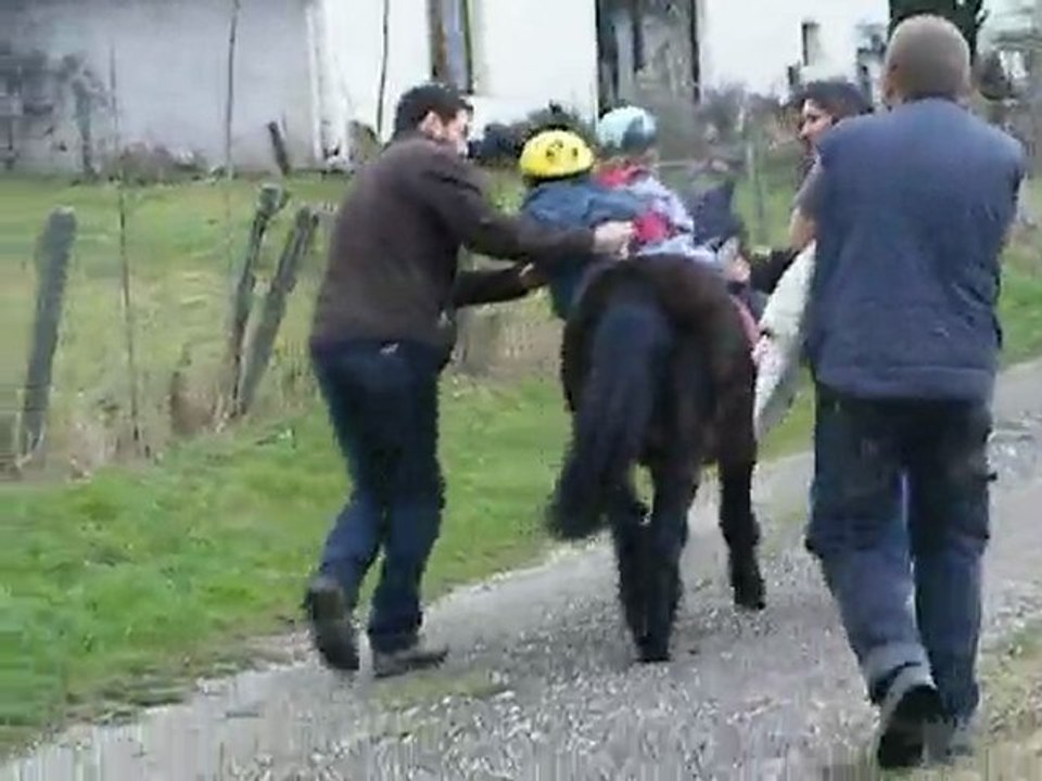 Louis et Lola à poney - mars 2010