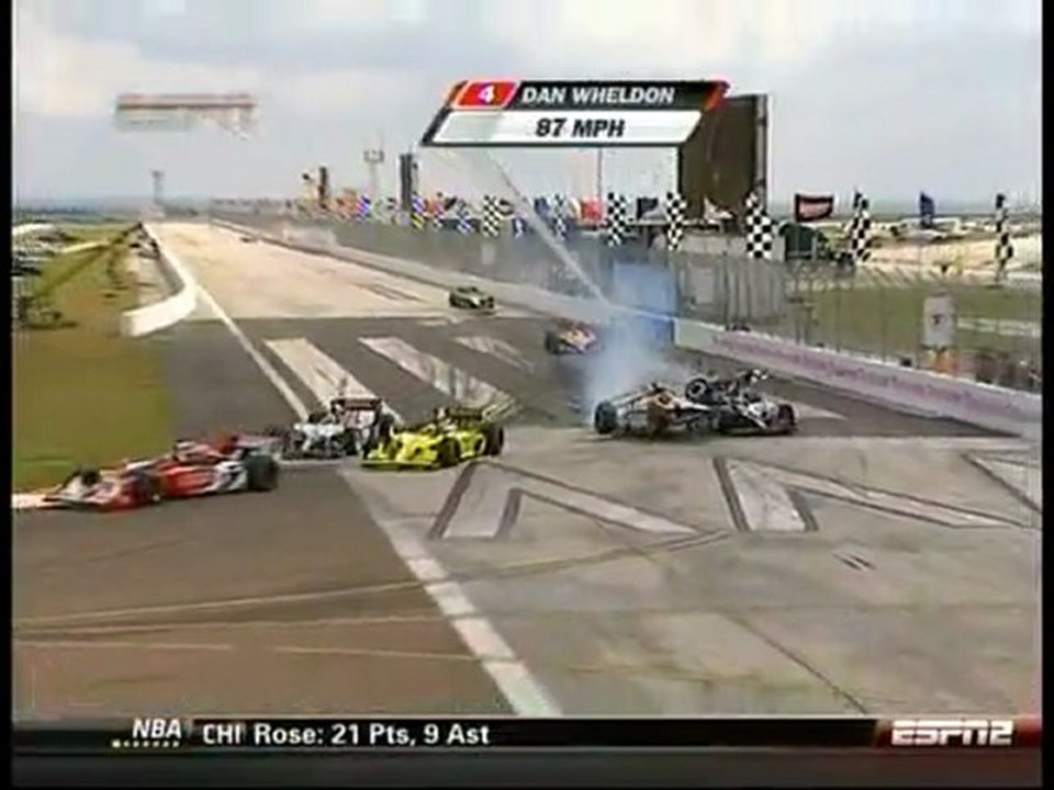 Indycar St Petersbourg 2010 Big crash Wheldon Moraes