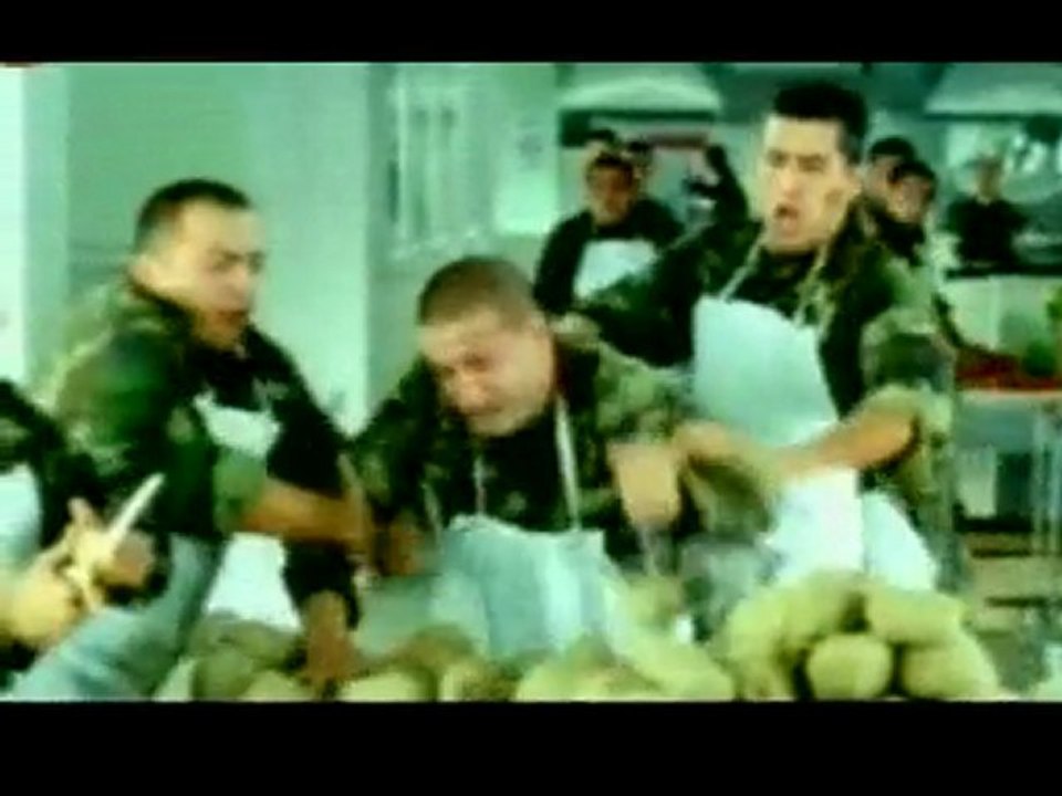 TUĞBA EKİNCİ*-*-*O ŞİMDİ ASKER