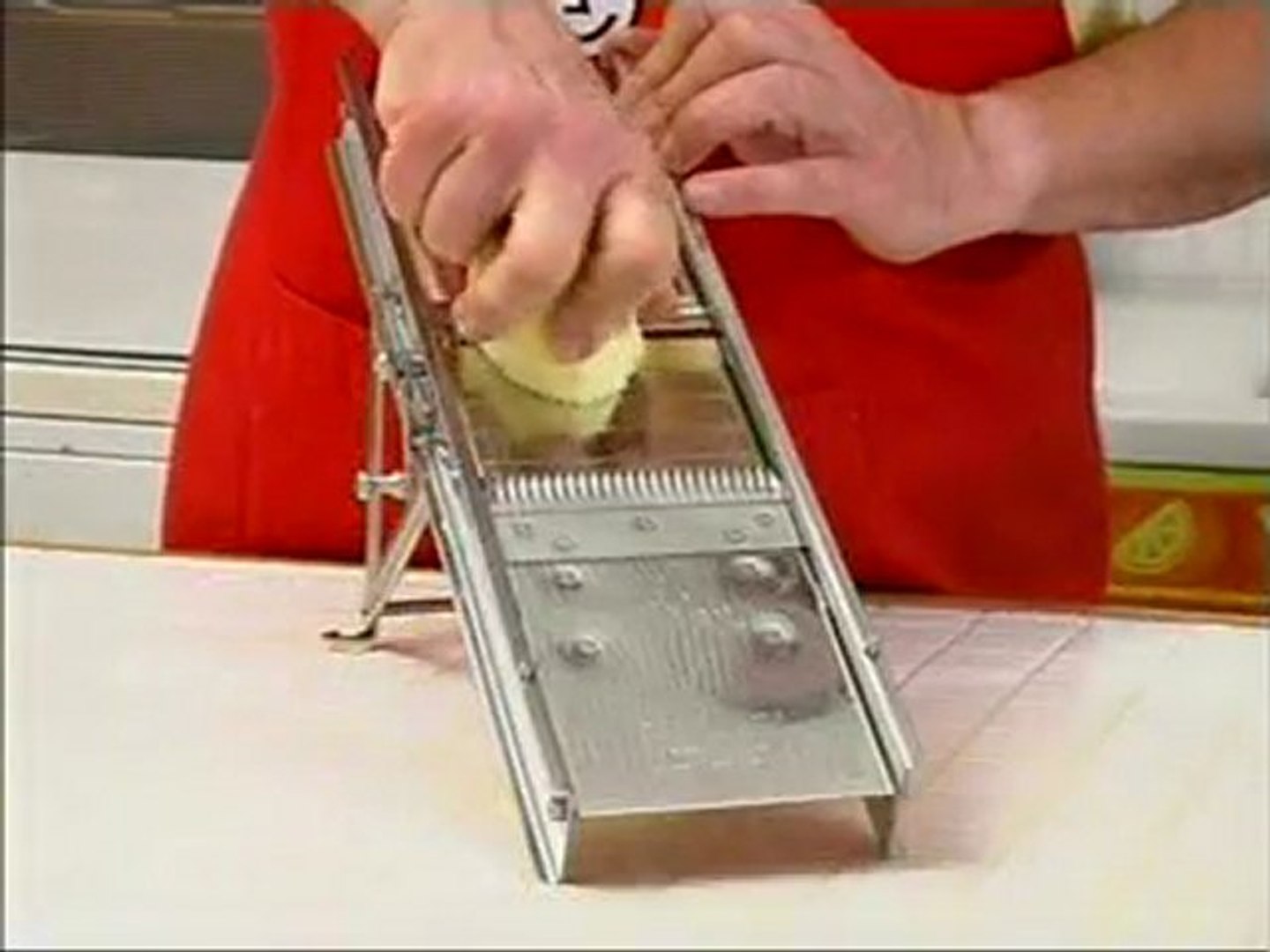 Mandoline de cuisine professionnelle Bron Coucke - Vidéo Dailymotion
