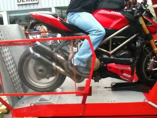 Mon Ducati Streetfighter S sur le banc !!
