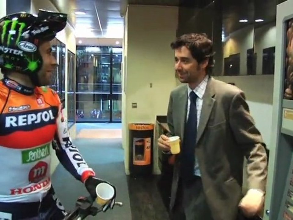 Toni Bou trabajando en Repsol