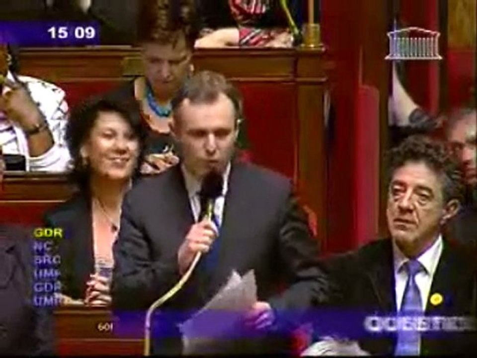 F. De Rugy interpelle J.-L. Borloo sur la taxe carbone.