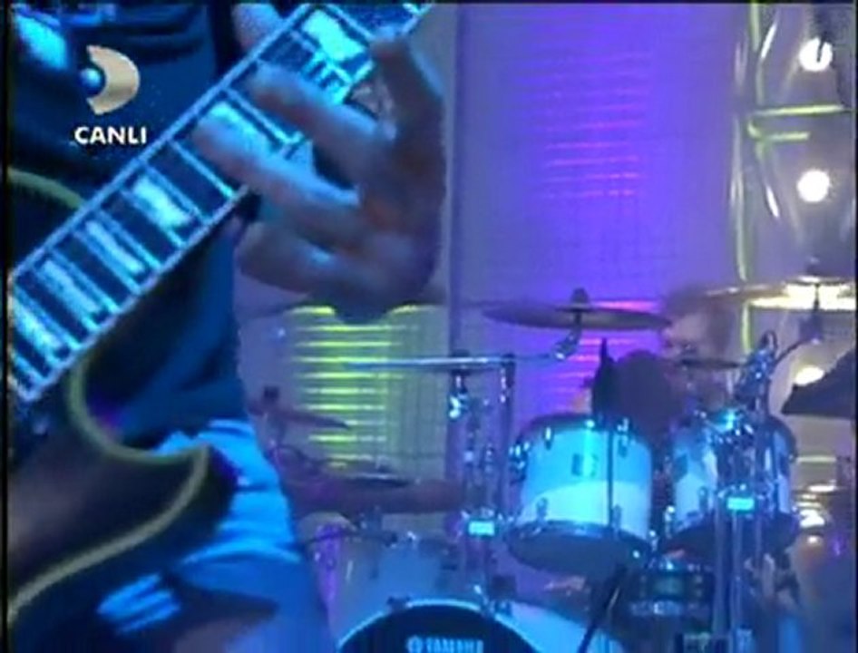 Sebnemferahclub.com   Beyaz Show İstiklal Caddesi Kadar