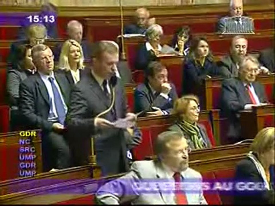 François de Rugy interpelle J.-L. Borloo sur le nucléaire.