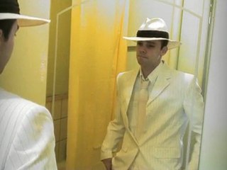 Echarpe blanche pour chat noir