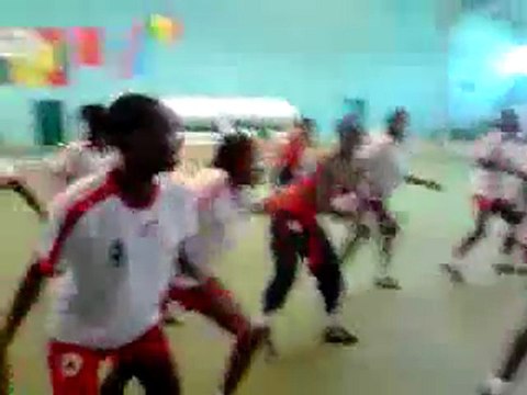 JOJ THIES (Sénégal) LES PETITES ANGOLAISES DANSENT