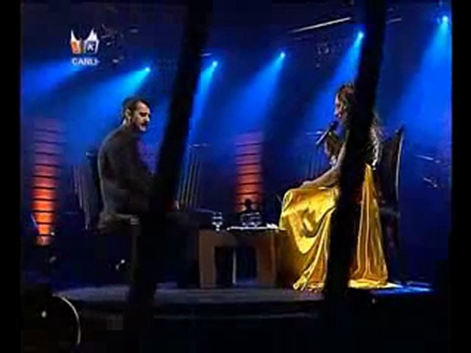 Hüsnün senin ey dilber-i nadide kamer mi