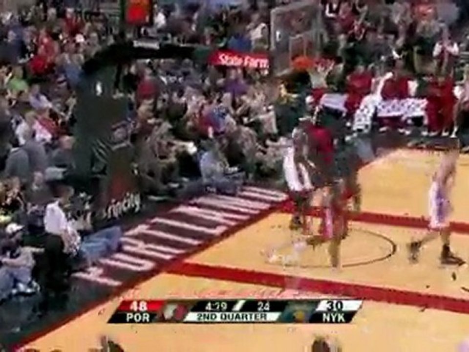 Andre Miller makes a nice pass to Martell Webster for the al