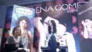 Selena Gomez singing 'Naturally' A capella in English & ...