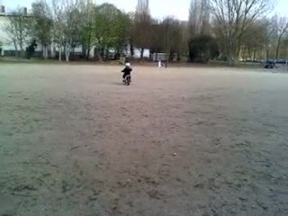Yazid qui fait de la moto :D