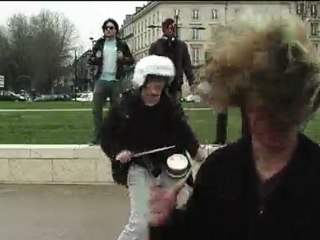 Clip Move Your Feet des BTS AV2