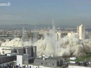 Implosion de la cité fantôme de Vaulx en velin