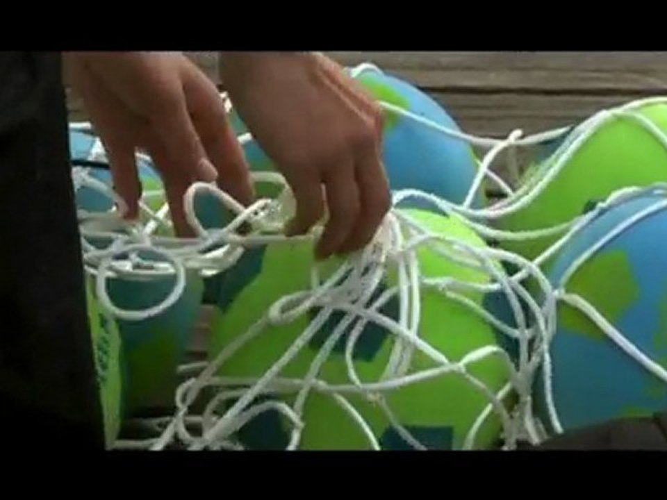 La Rue est à Nous : Tirs sur Péniches