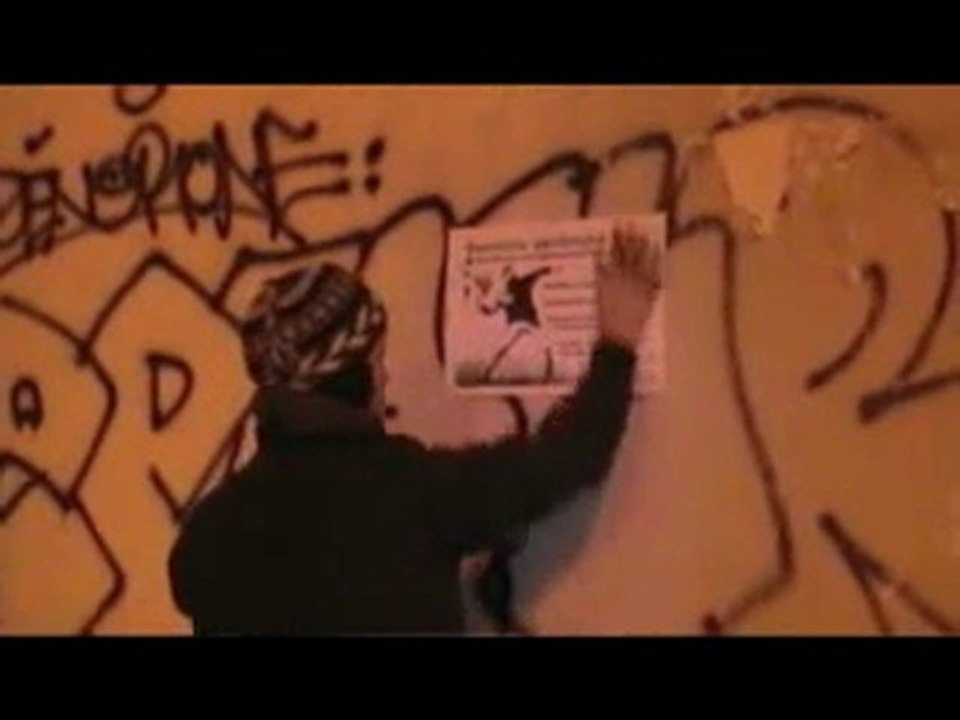 Guérilla gardening Paris "sous les pavés le lierre"