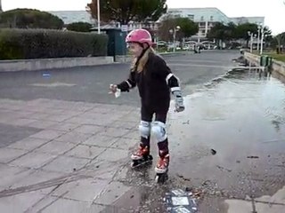 201003 Clara et Nico flaque d'eau Royan