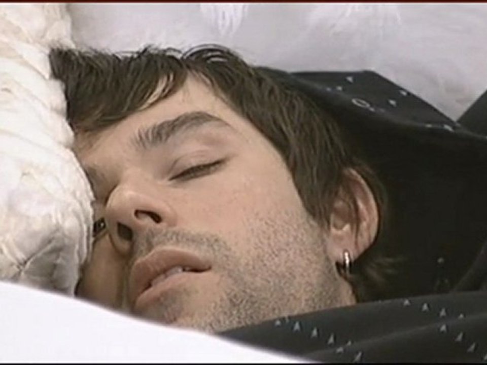 2-John dort avec un oeil ouvert-domaine bleu