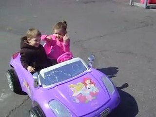 nathan en auto avec sarah-jade