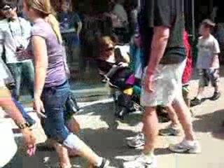 Massive line at Apple Store for iPad Release