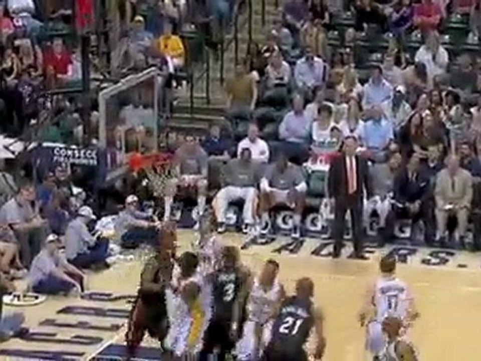 Dwyane Wade goes off for 43 points in an overtime win agains