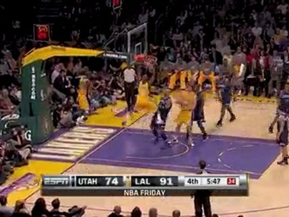 Lamar Odom follows Kobe Bryant's miss with the big dunk