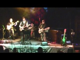 Livre ouvert par The Froggies