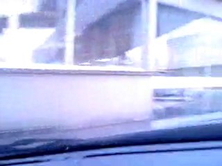 Descente d'une rampe avec une clio qui part à la casse