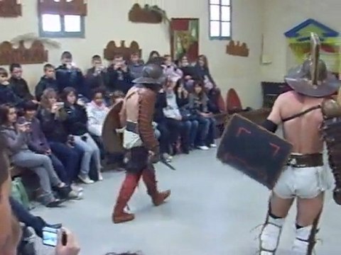 Combat de gladiateurs - parc de l'Antiquité de Beaucaire