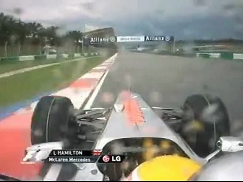 Hamilton_ın yağmurdaki araç üstü görüntüleri- trformula1.com