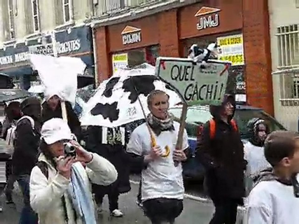 Manifestation des femmes de producteurs laitiers