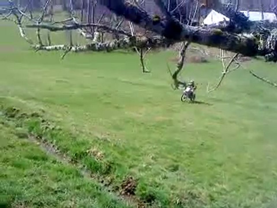 pti' saut par dessus une riguole