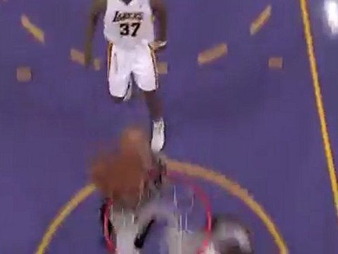Tim Duncan hits Richard Jefferson with an outlet pass for th