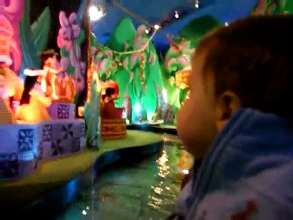 Arsène It's A Small World Disney