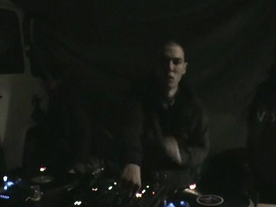 tony et son bon son!!!ACOUSTIK FAMILY au garorock 2010