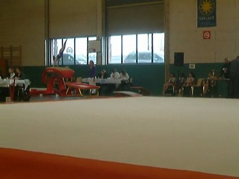 Eline competion gym - saut [03-04-10]