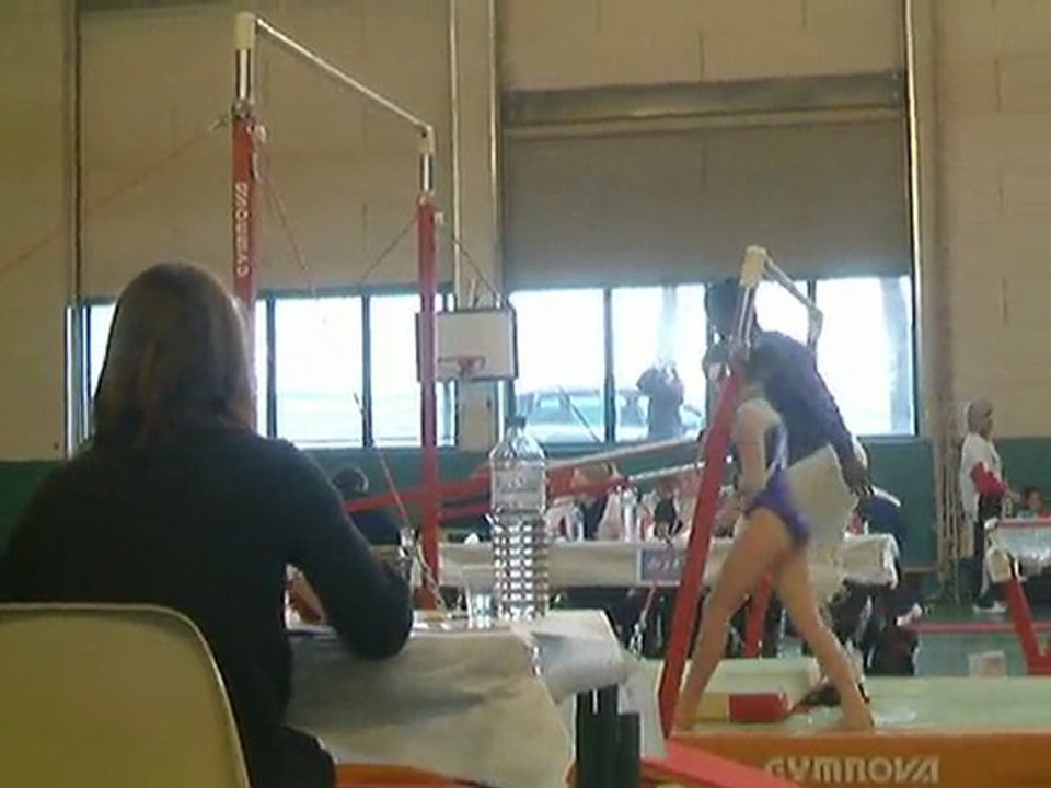 Eline competion gym - barre assymetrique [03-04-10]]