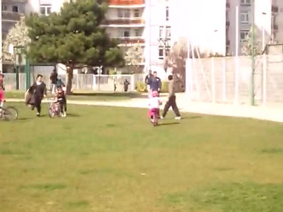 manon apprend le vélo 2