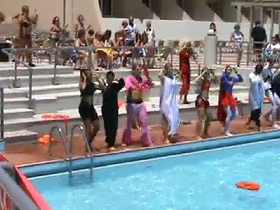 Lookéa danse à la piscine